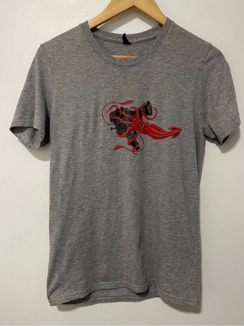 Anvil Indie Sleaze Kraken Camera Graphic Crew Neck Tee Gray S Vintage Streetwear